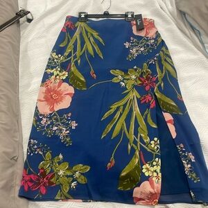 Lulu’s side slit skirt